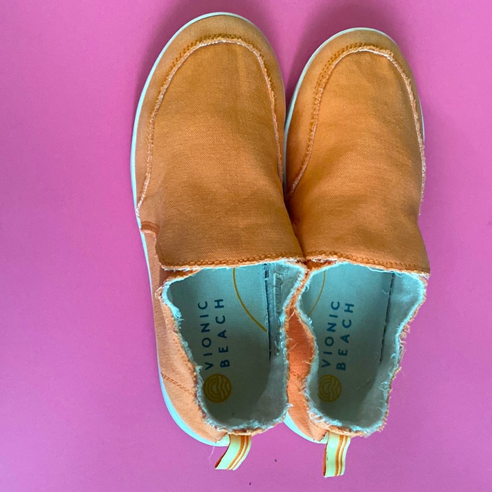 Vionic Malibu slip on beach tennis shoes
